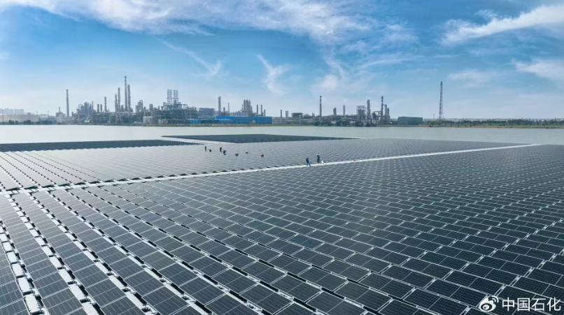 中國首座海水漂浮式光伏項目建成投用，年發(fā)綠電 1670 萬千瓦時
